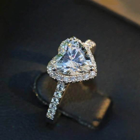 Dimond Heart Luxury Ring - Picture 4 of 4
